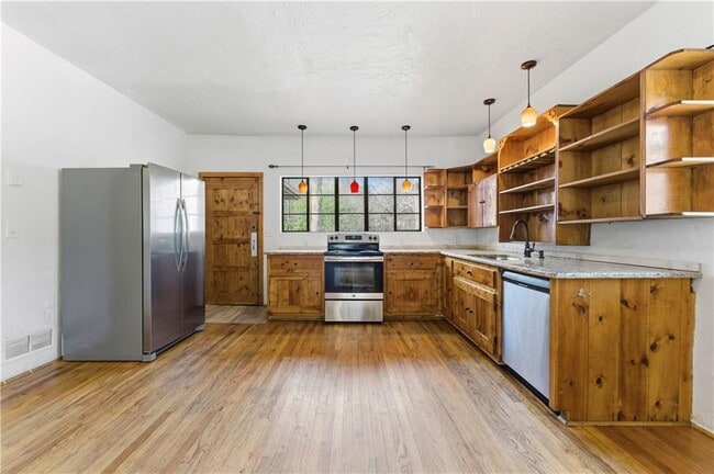 Building Photo - 1032 Standard Dr NE