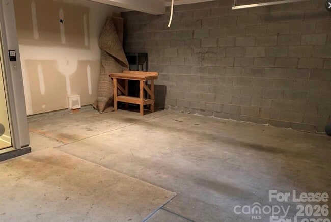 Building Photo - 280 W Bland St