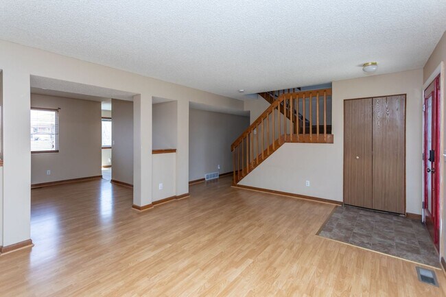 Building Photo - 1130 Pond Side Dr