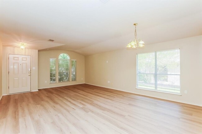 Building Photo - 1107 Rolling Ridge Dr