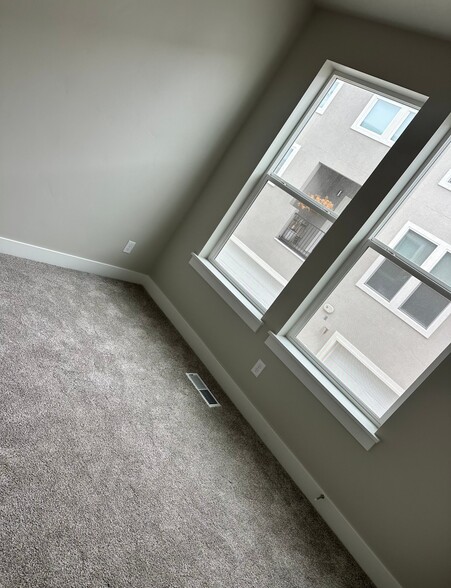 Building Photo - 1078 S 2810 E