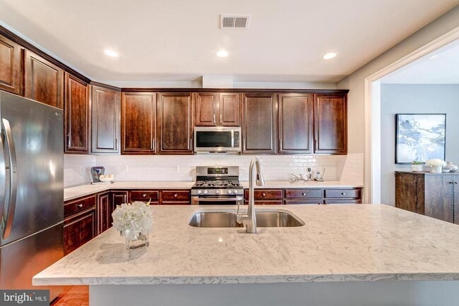 Building Photo - 20637 Erskine Terrace