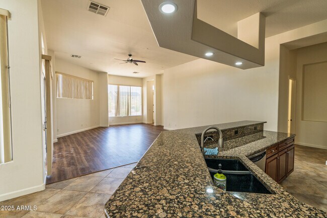 Building Photo - 17941 W Cheryl Dr