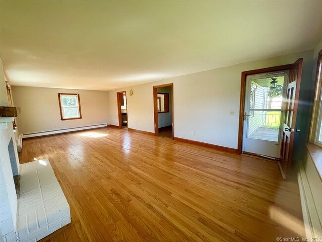 Building Photo - 341 Center Rd