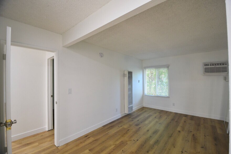 Building Photo - 7350 Kester Ave