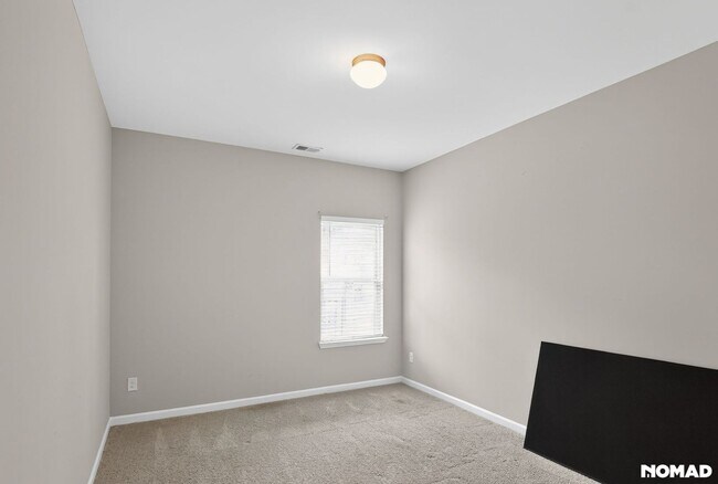 Building Photo - 1154 Paramount Dr