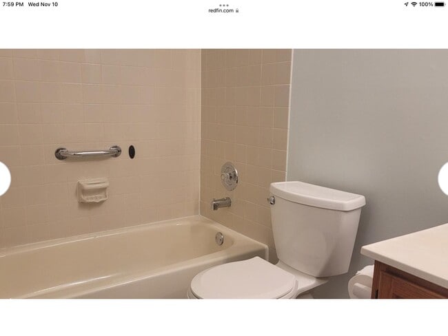 Second bedroom bathroom - 358 Andover Plz