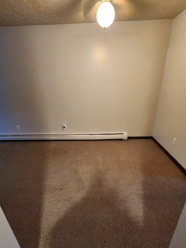 Building Photo - One Bedroom For Rent on Hancock