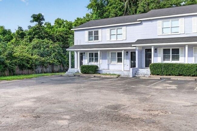 Building Photo - Easy Access to I-77 & Knox Abbott in Cayce!
