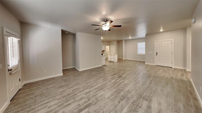 Building Photo - 17009 Oak Dr