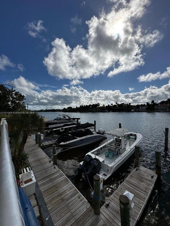 Building Photo - 5600 Collins Ave