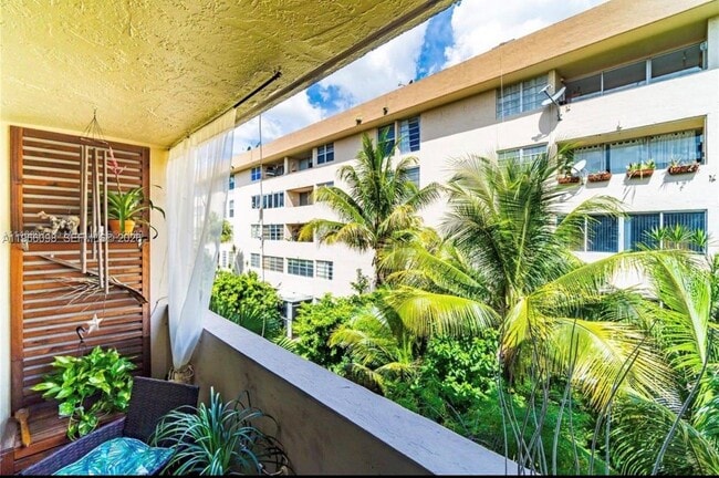 Building Photo - 830 NW 87th Ave