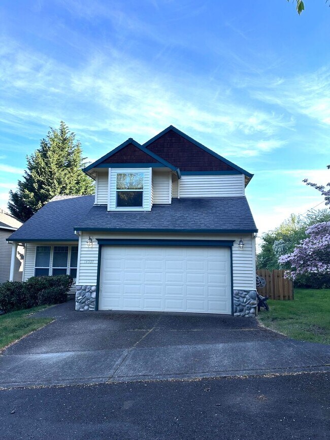 Building Photo - Stylish Bull Mountain Home – 3 Bed, 2.5 Ba...