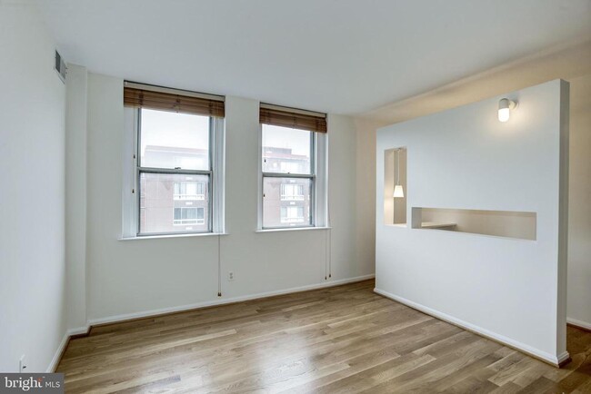 Building Photo - 1133 13th St NW