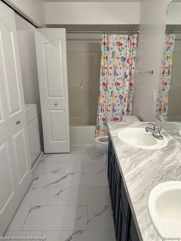 Building Photo - 45655 Larchmont Dr