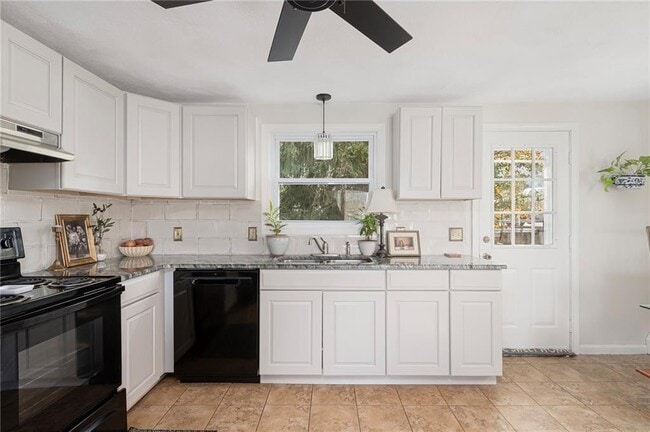 Building Photo - 40 Paolino St