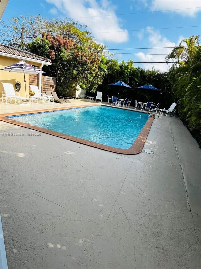 Building Photo - 6810 SW 51st St