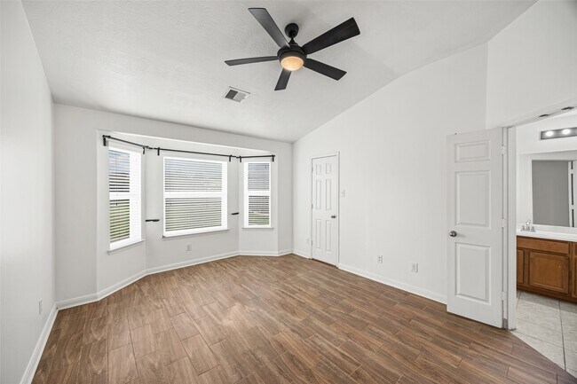 Building Photo - 5427 Stonegate Dr
