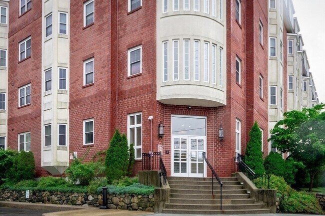 Building Photo - 120 Wyllis Ave