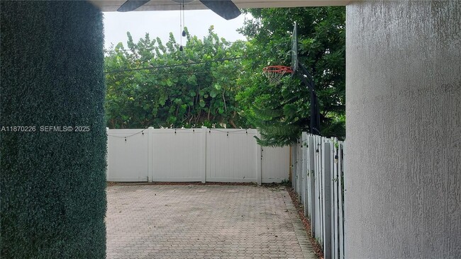 Building Photo - 1115 N 17th Ave