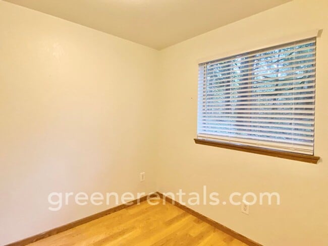 Building Photo - Quaint 2BR 1.5BA Condo in the Vineyards