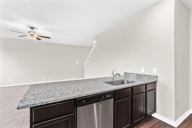 Building Photo - 719 Wonderland Trail