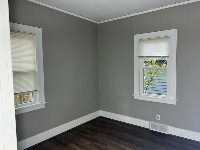 Building Photo - 1203 S West Ave