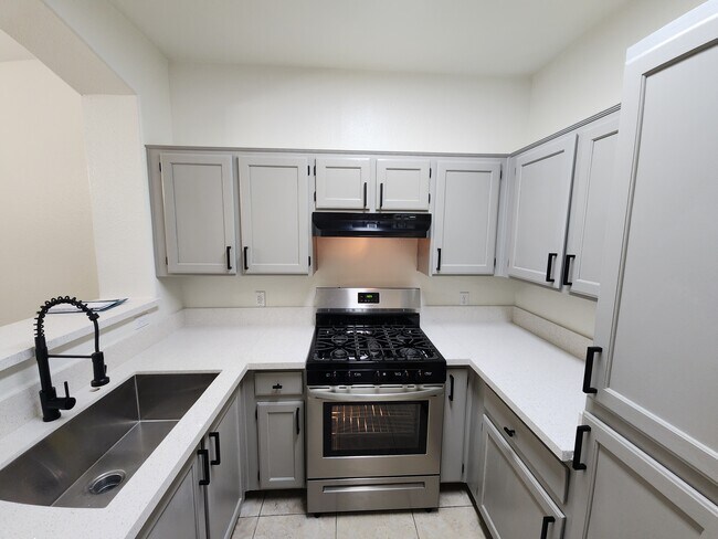 New appliances - 929 Dusty Creek St