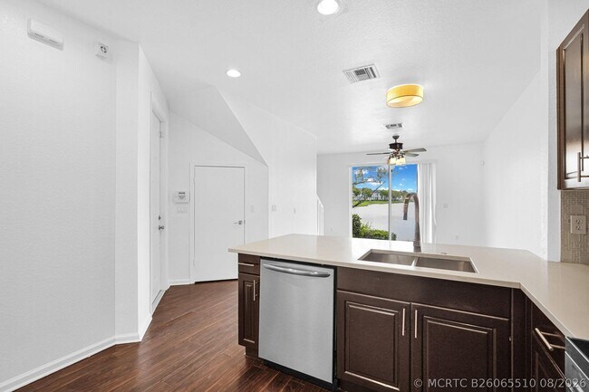 Building Photo - 1427 NW 34th Way