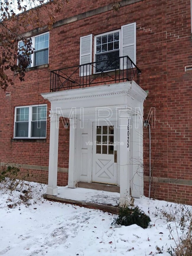 Building Photo - 16025 Van Aken Blvd