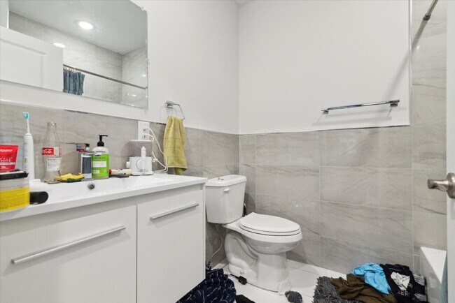 Building Photo - 649 N 33rd St