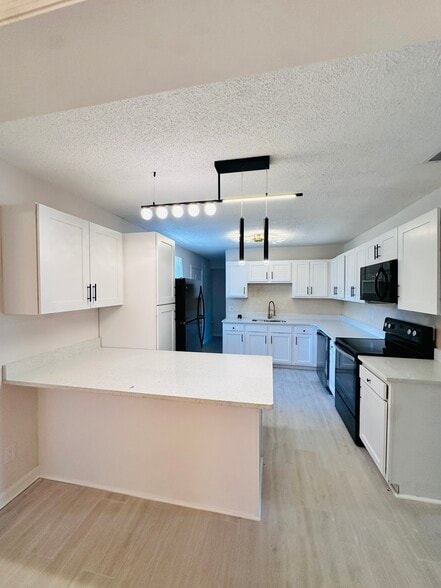 Building Photo - 6650 Pinnochio Dr