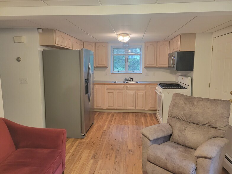 Building Photo - 42 Lockwood St