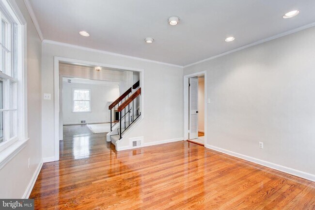 Building Photo - Palisades Gem Ready for Immediate Move-in!!