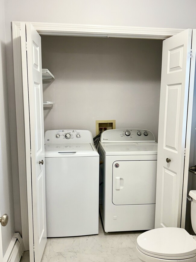 Building Photo - 216 Castlewood