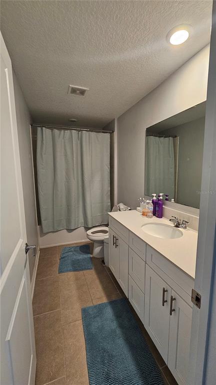 Building Photo - 600 Silver Palm Dr