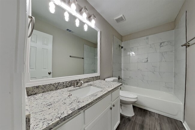 Building Photo - 2606 Spring Chase Dr