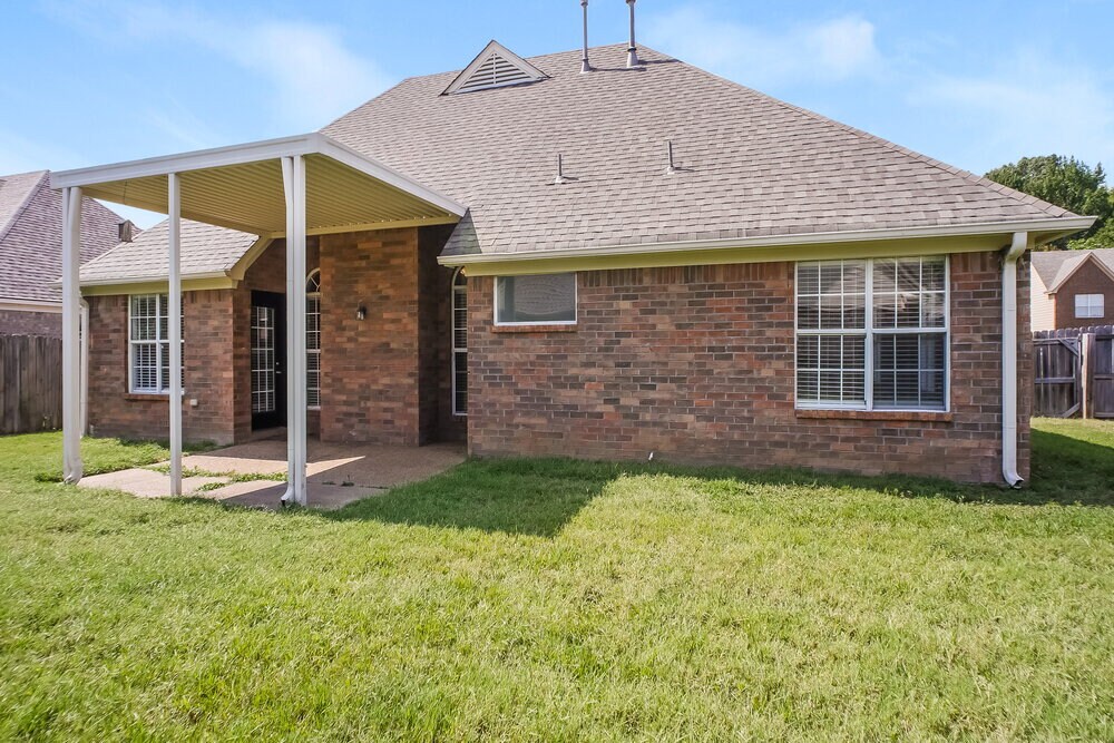 Building Photo - 205 Cameron Dr
