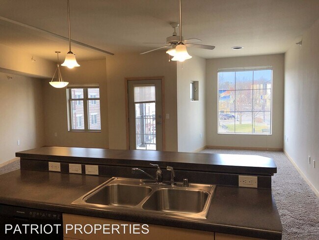 Building Photo - 155 Market St