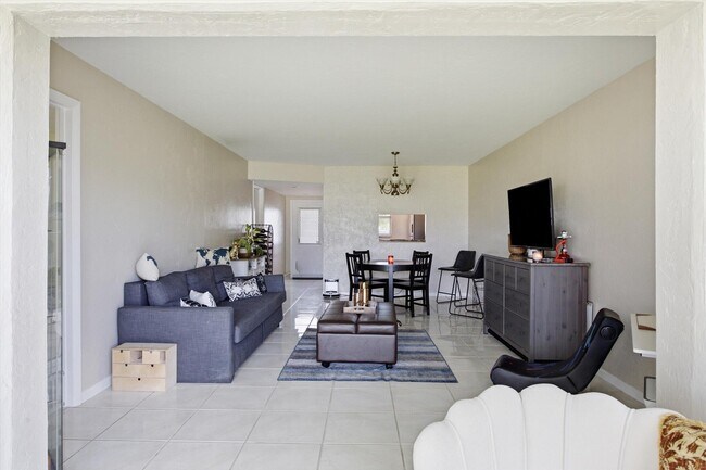 Building Photo - 2800 Fiore Way
