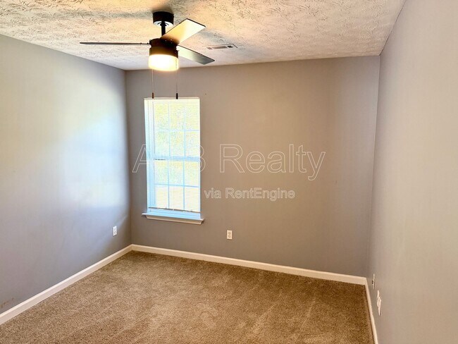 Building Photo - 11166 Knotty Pine Pl