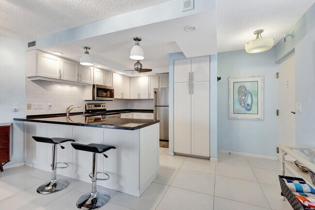 Building Photo - 2800 N Ocean Dr