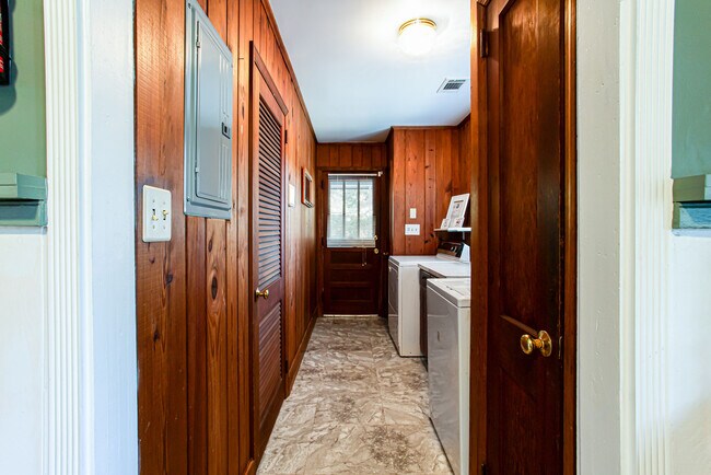 Building Photo - 4061 Lower Roswell Rd