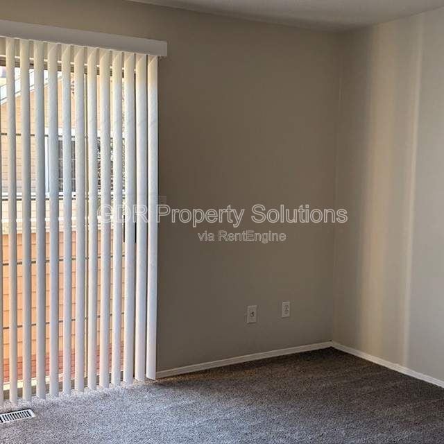 Building Photo - 702 Fruit Ave NW