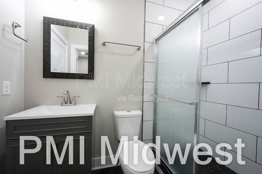 Building Photo - 20 Schiller St