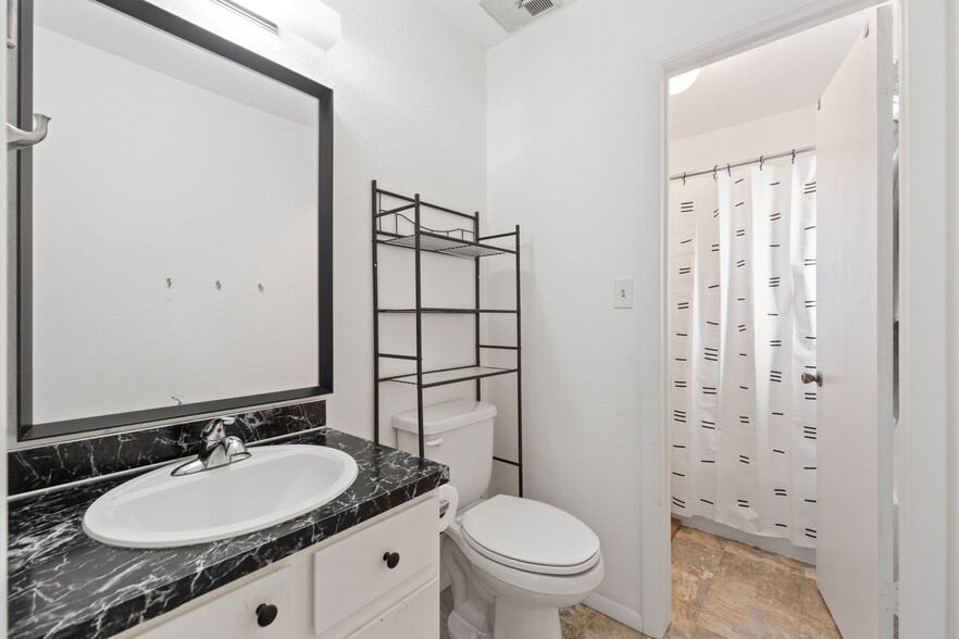 Master bathroom with shower/tub in background. - 3418 Stratton Dr