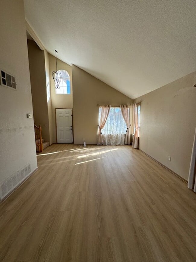 Building Photo - Beautiful 3 Bedroom 2.5 Bath Home!!