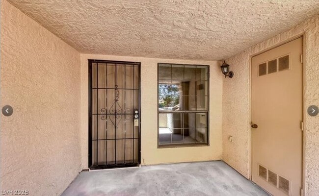 Building Photo - 2605 S Durango Dr