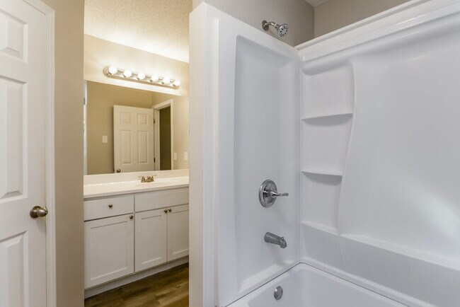 Building Photo - 253 Bainbridge Cir