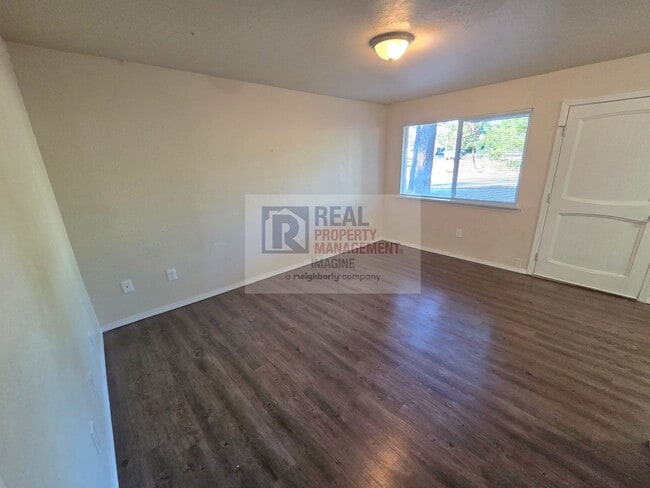 Building Photo - Charming 1 Bedroom In Quiet Neighborhood!